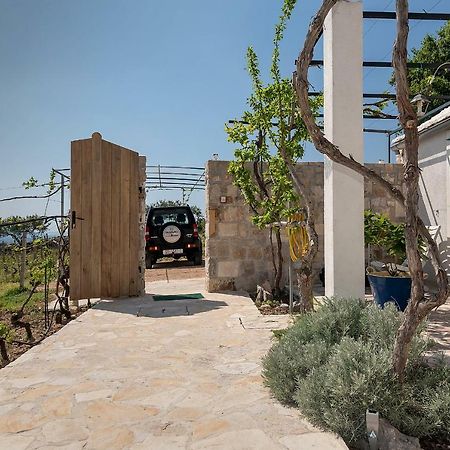 Holiday Home Vineyard House Bol Ngoại thất bức ảnh