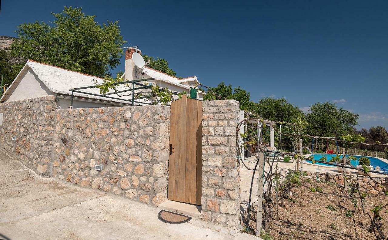 Holiday Home Vineyard House Bol Ngoại thất bức ảnh